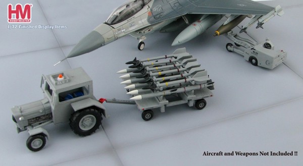 Bild von US modernes Waffen Beladungs Set, 1:72 Hobby Master HD3005B. Bestehend aus Traktor, Anhänger und Bombenlift (Bomben/Raketen und Flz sind nicht enthalten) 